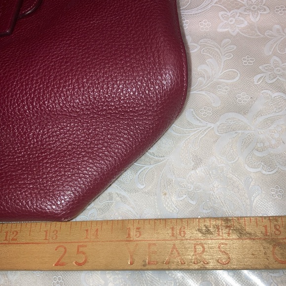 COACH lg. w/2 straps, front zip pocket w/zip & lock, tag on gt chain $90 - Picture 8 of 14